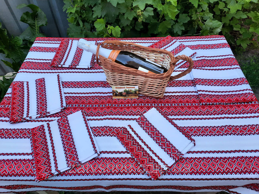 Скатертина з вишитими серветками червона Київ - фото 8