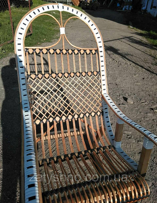 Біла крісло гойдалка з ротанга та лози Київ - фото 4