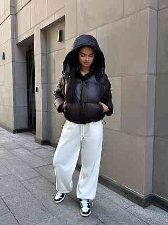 Женская короткая куртка дутик с карманами и капюшоном плащевка перламутр на синтепоне Черный, 42/44 Одесса