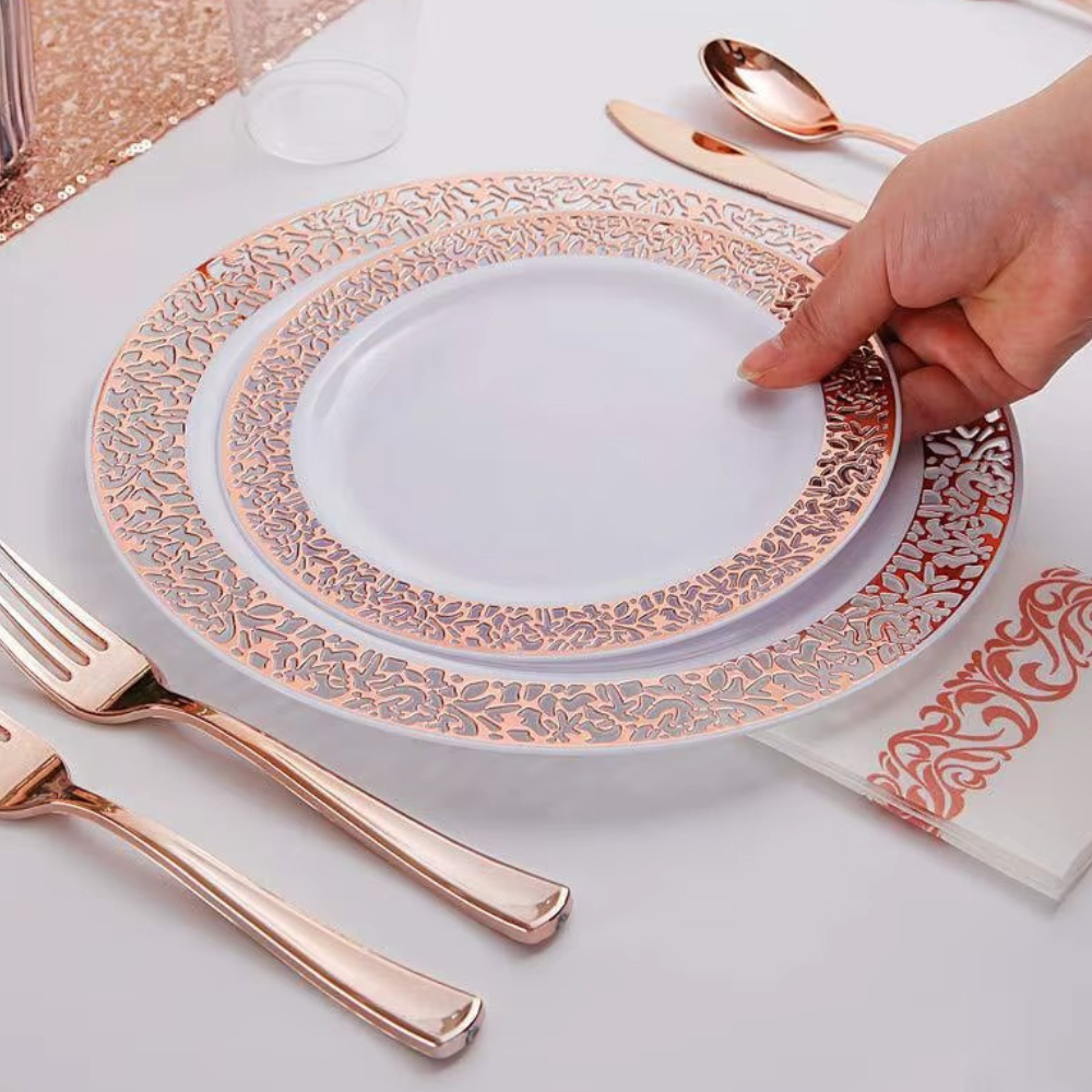 Набор тарелок пластиковых круглые 12 шт, десертные 19 см и обеденные 26 см,белые с розово-золотистым узором Каменец-Подольский - изображение 1