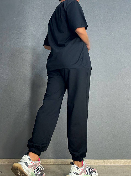 Костюм женский CAPPITONE 101213 футболка оверсайз и брюки джоггеры с надписью черный, черный, M Киев - изображение 18