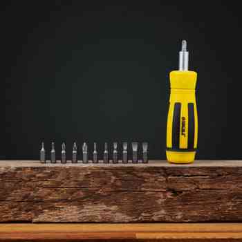 Отвертка с битами 12 шт CrV трещоточная (блистер) Мукачево