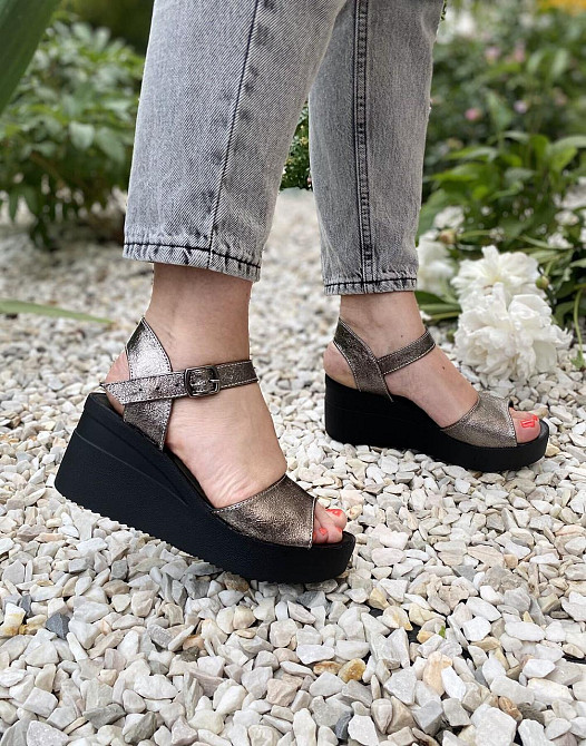 Mermaid Босоніжки жіночі нікель 85-7 літні, шкіра сатин / Модні босоніжки на танкетці 37р. 39р. Коломыя - изображение 1