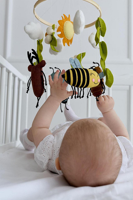 Детский музыкальный мобиль на кроватку для младенцев WoollyFox 