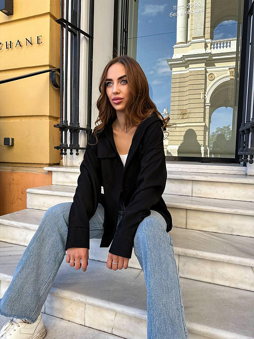 Женская базовая оверсайз рубашка из микровельвета Черный Одесса - изображение 5