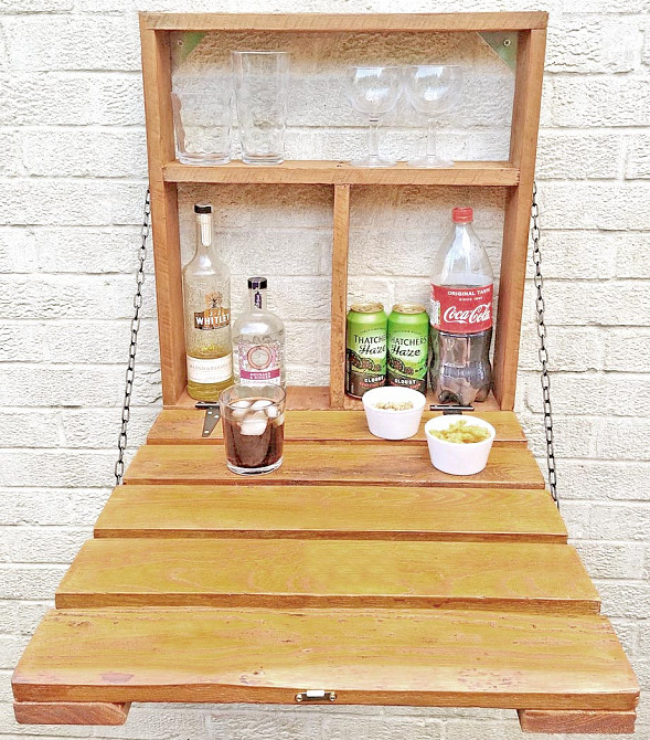 Настенный бар 