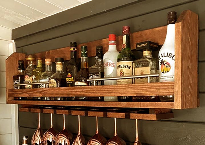 Настенная винная полка 