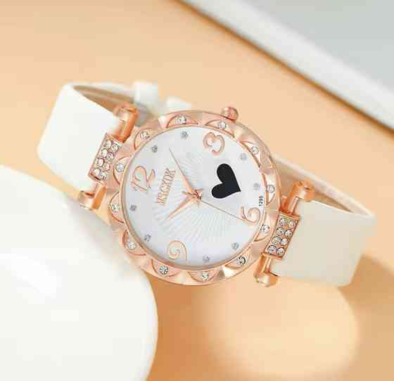 Подарочный набор для женщин Сердце: наручные часы браслет ожерелье и серьги в подарочной коробочке Киев