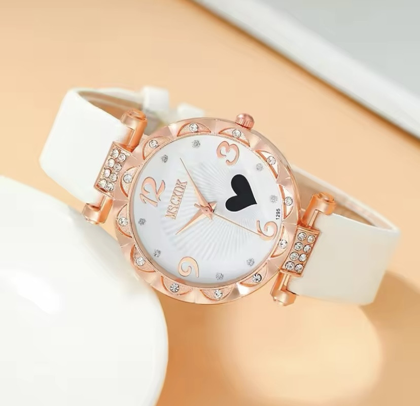 Подарочный набор для женщин Сердце: наручные часы браслет ожерелье и серьги в подарочной коробочке Киев - изображение 6