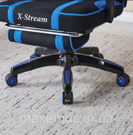 Компьютерное кресло для геймера из ткани с подставкой для ног и регулировкой спинки B-141 черно-синее Мостиска