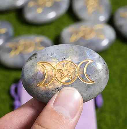 Лабрадорит «Три Місяці» з пентаграмою — камінь для долоні + мішечок Київ