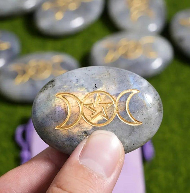 Лабрадорит «Три Місяці» з пентаграмою — камінь для долоні + мішечок Київ - фото 3