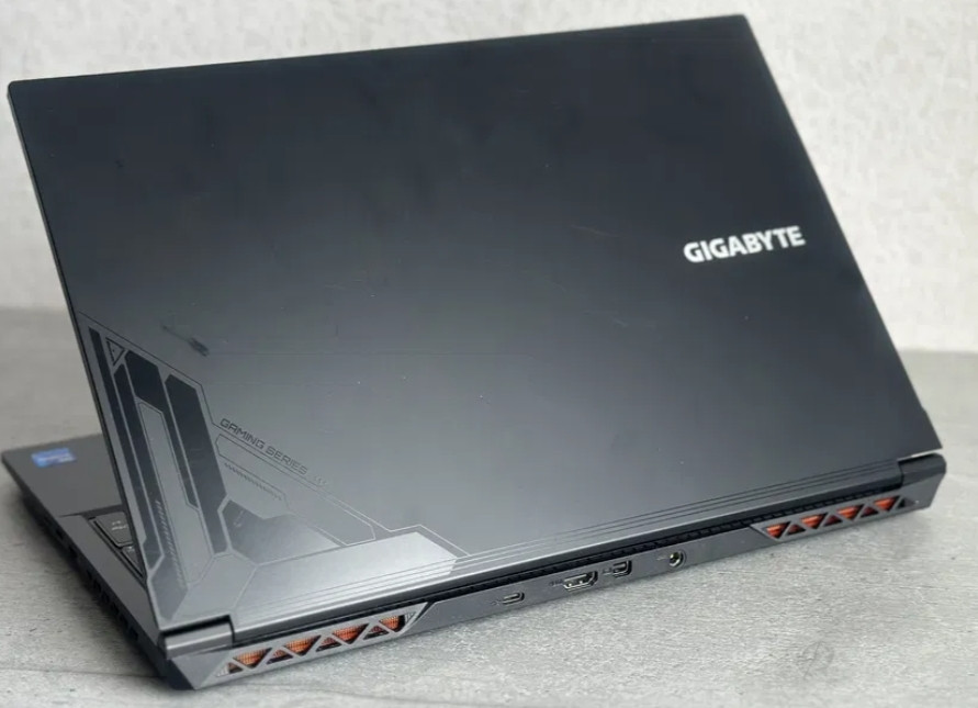 Ноутбук Игровой: Gigabyte G5 (2023) (15.6