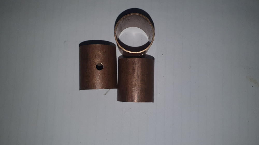 Втулка шатуна ГАЗ-53, ГАЗ-3307, ГАЗ-3302, ГАЗ-24, УАЗ. СССР. 21-1004052-00. Харьков - изображение 1