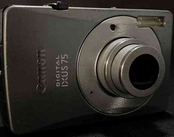 Canon IXUS 75 компактний цифровий фотоапарат тонкий сріблястий. Харків