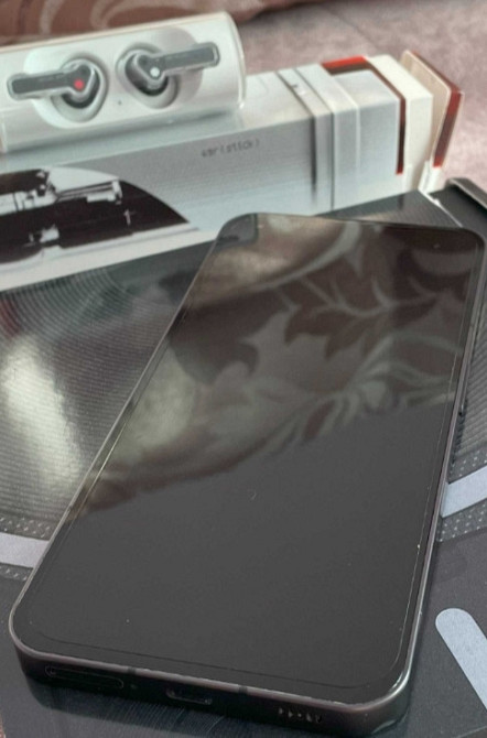 Смартфон Nothing Phone 1 8/256 повний комплект 
+ навушники Nothing Ear Київ - фото 7