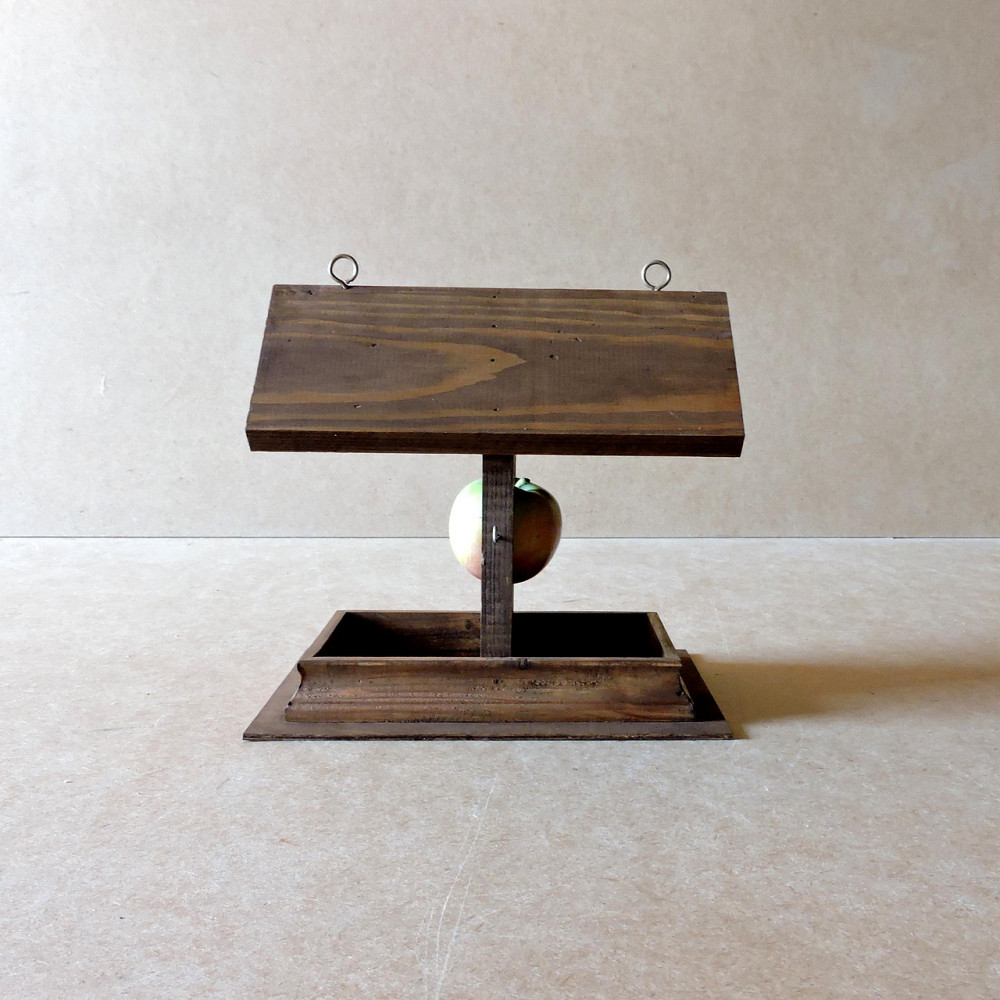 Кормушка садовая для птиц 