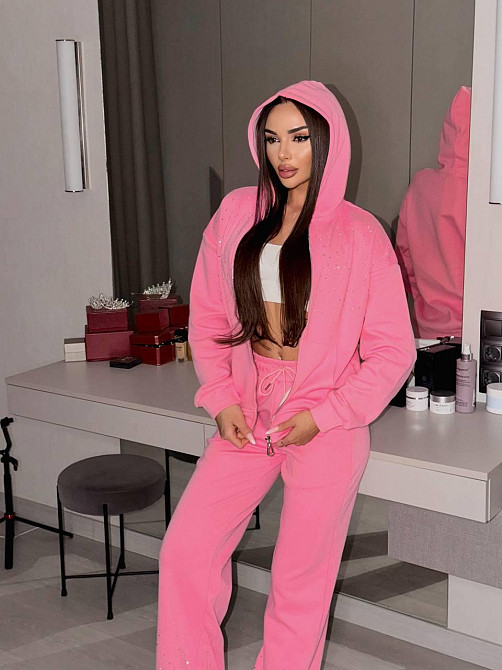 Женский стильный повседневный костюм со стразами свободного кроя трехнить Розовый, 46/48 Одесса - изображение 6