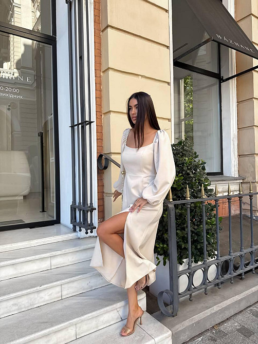 Женское праздничное сдержанное макси платье с разрезом костюмка Бежевый, 46/48 Одесса - изображение 4