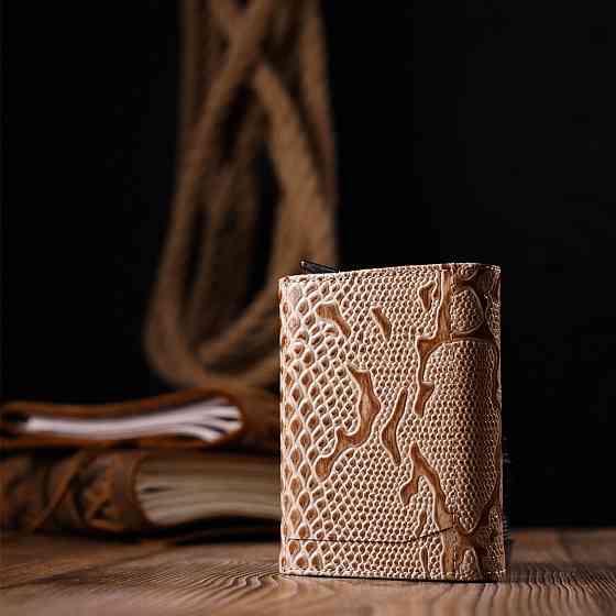 Візитниця із натуральної фактурної шкіри під змію KARYA 20985 Бежевий Київ