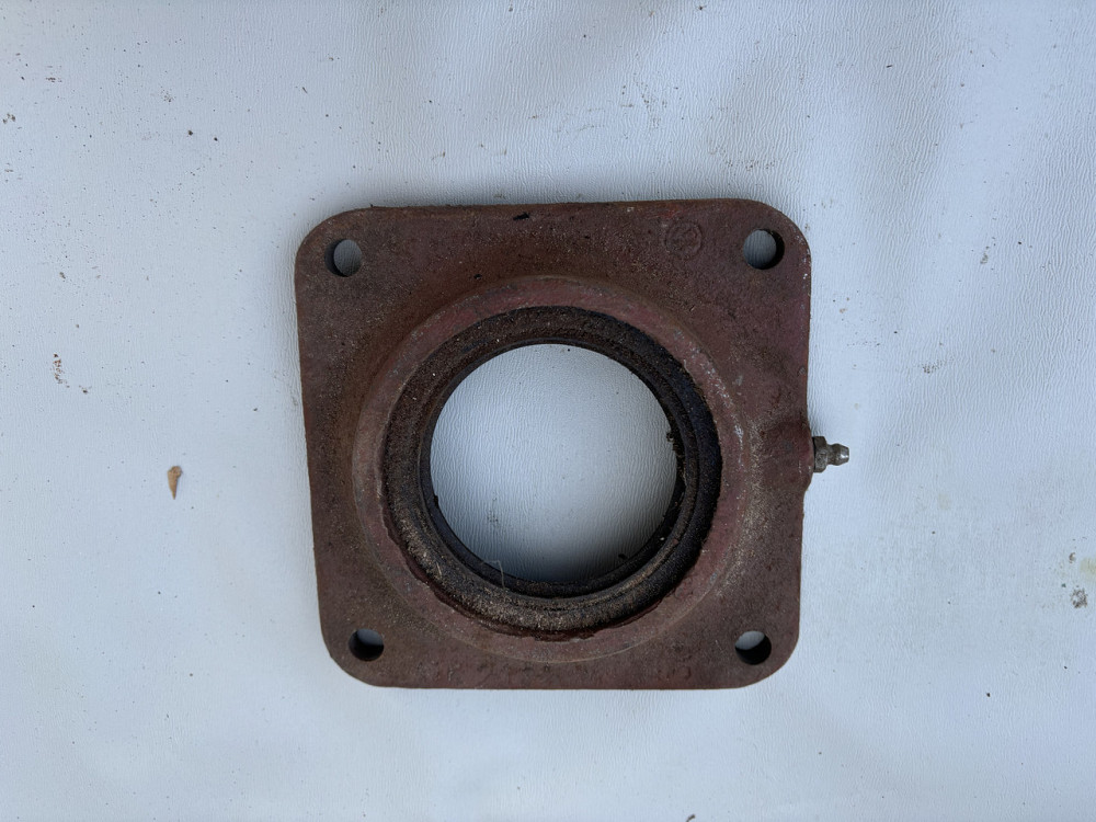 Крышка сальника корпуса муфты сцепления СМД-14, СМД-18. СМД7-2102. Харьков - изображение 1