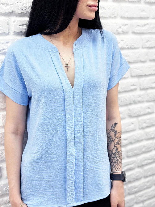 Однотонная летняя блуза 