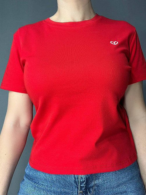 Футболка жіноча A-N 911-12 базова маленька вишивка серце середньої довжини one size червона, червоний, one size Київ - фото 15