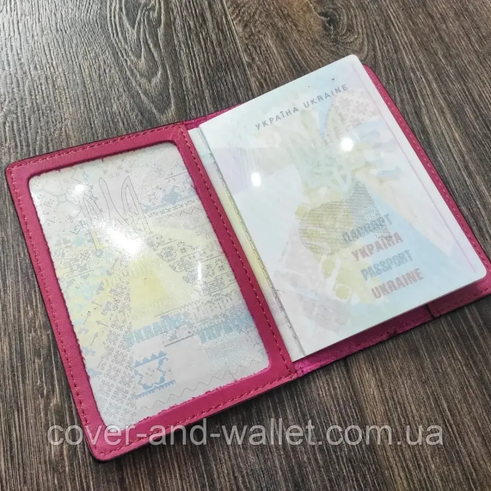 Шкіряна обкладинка на паспорт із гербом України рожевого кольору Київ - фото 4