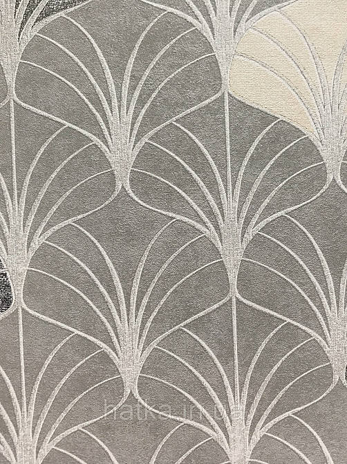 Шпалери флізелінові AS Creation Pop style 37483-2 геометрія сірий з чорними і бежевими фігурами Київ - фото 1