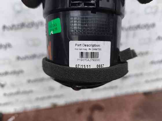 Дефлектор повітря лівий Nissan Note E11 2005-2012 (68760-BH00A) Ковель
