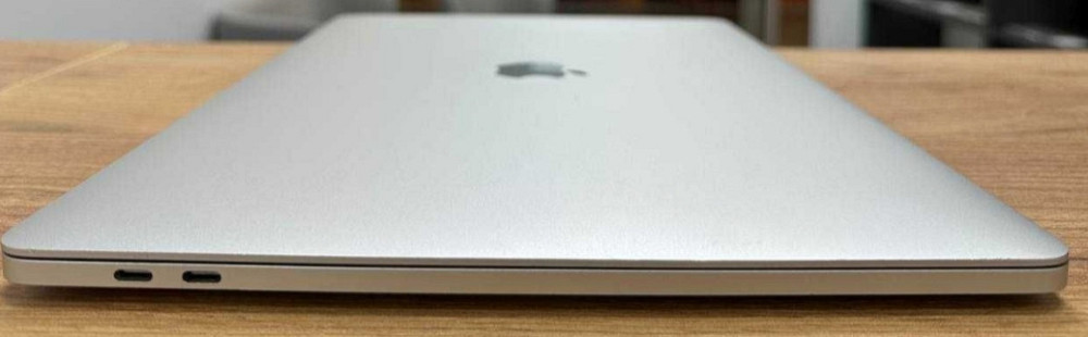 Ноутбук MacBook Pro 15 (2019) 17/16/256Gb. AMD Київ - фото 1