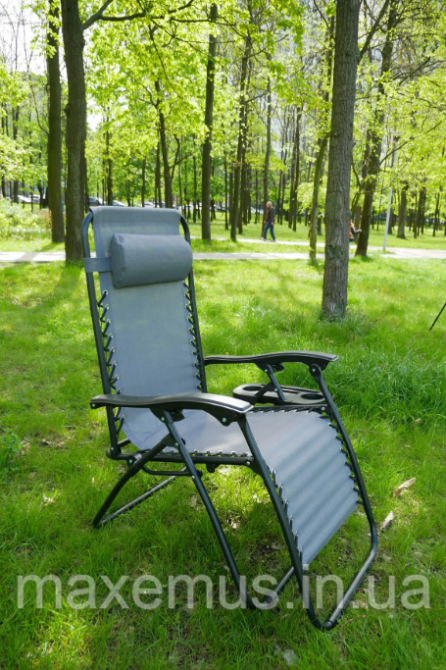 Шезлонг лежак раскладной прочный садовое кресло Bonro SP-167A для сада и дома отдыха на природе серый Мостиська - фото 1