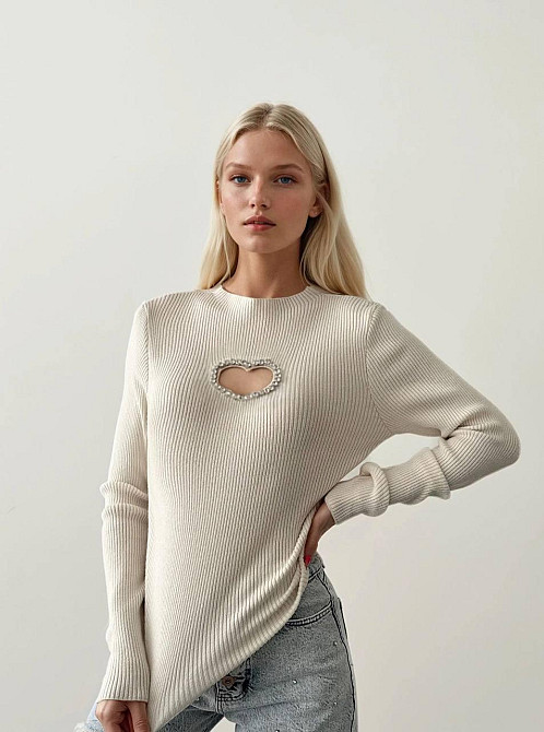 Жіночий базовий светр з оригінальною декорацією у формі сердечка + стрази машинне в'язання Молочний Одеса - фото 1