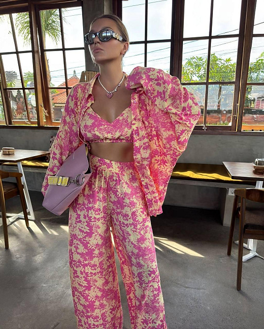 Жіночий легкий прогулянковий оверсайз костюм трійка: сорочка топ і штани софт Одеса - фото 3