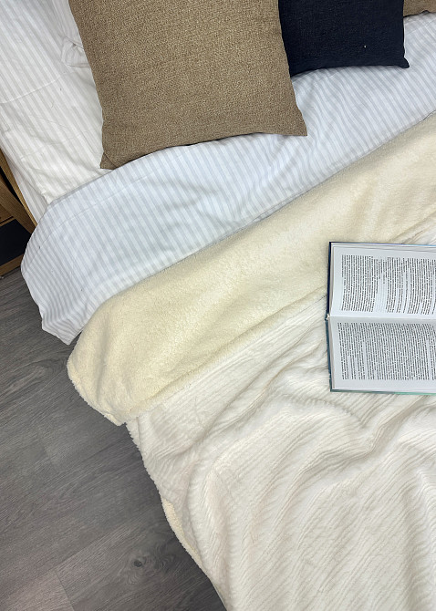 Плед двосторонній 155х200 см (+-5см) із штучною овчиною та хутром Молочний (87-082) Київ - фото 5