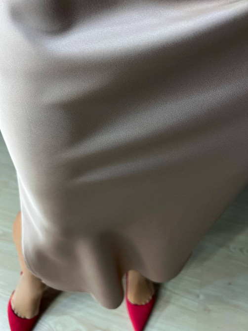 Спідниця жіноча Gritana 230 атласна королівський шовк з розрізом на резинці бежева, бежевий, M Київ - фото 13