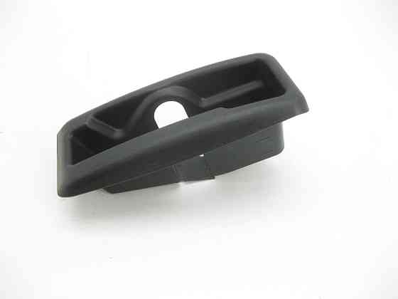 Mercedes-Benz  A1669243037 9051 Накладка петлі замка заднього сидіння внутрішня права чорна GL/GLS X166 Одеса