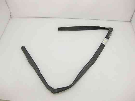 Mercedes-Benz  A2517250125 Ущільнювач опускного скла передніх лівих дверей R-Class W251 Одеса