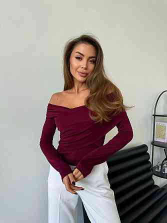 Жіночий романтичний лонгслів зі спущеними плечима трикотаж масло Марсала Одеса