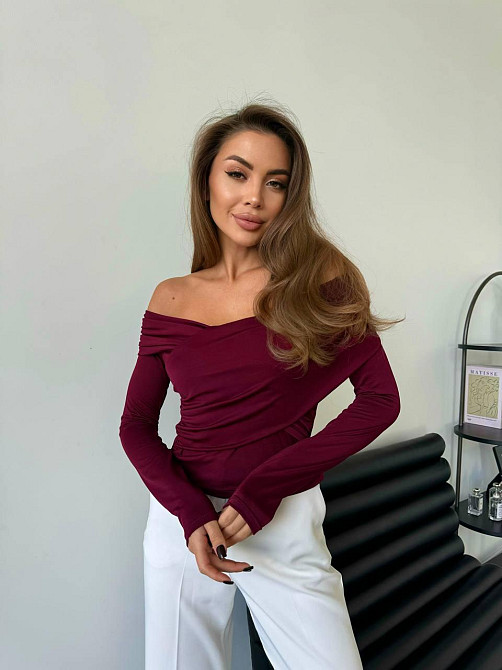 Жіночий романтичний лонгслів зі спущеними плечима трикотаж масло Марсала Одеса - фото 4