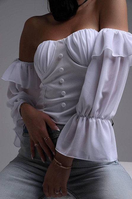 Женский романтичный топ с чашками декорирован пуговицами креп-дайвинг + креп-шифон Белый, 44/46 Одесса - изображение 1