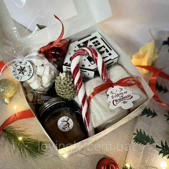 Новогодний подарок деревянный домик, кашемировые носки, горячий шоколад, свеча, сладости Ирпень