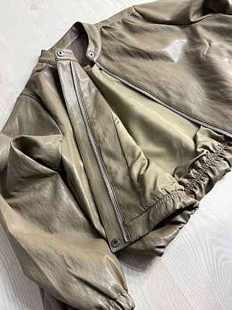 Куртка жіноча Ou Mai 3351 з екошкіри бомбер на блискавці комір-стійка оверсайз бежева, бежевий, XL Київ