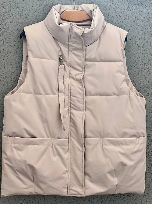 Жилет женский JOY ONE 86336 удлиненный карман молния лента воротник стойка без капюшона светло-бежевый, світло-бежевый, XL Киев - изображение 6