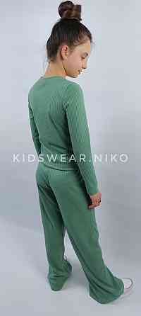 Детский  костюм для девочек в зеленом цвете 134,140 Николаев