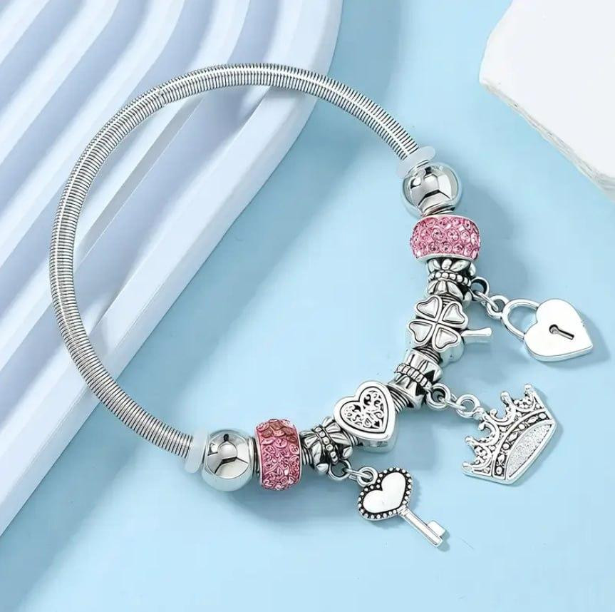 Браслет с шармами «Сердце, Корона и Конюшина» – серебристый с розовыми бусинами Киев - изображение 1