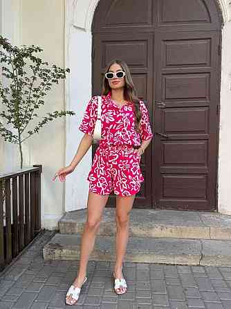 Женский легкий принтованный костюм двойка: рубашка и шорты турецкая креп-жатка Малиновый, 44 Одесса