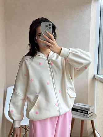 Женская базовая повседневная зип-худи с сердцами турецкая тринитка на флисе Молочный Одесса