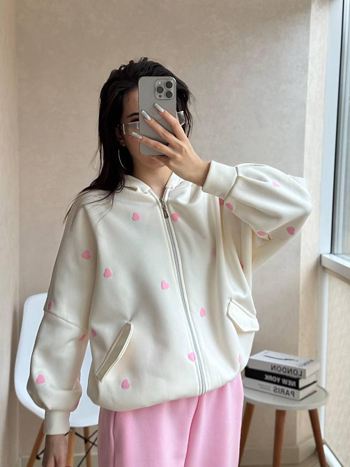 Женская базовая повседневная зип-худи с сердцами турецкая тринитка на флисе Молочный Одесса - изображение 3