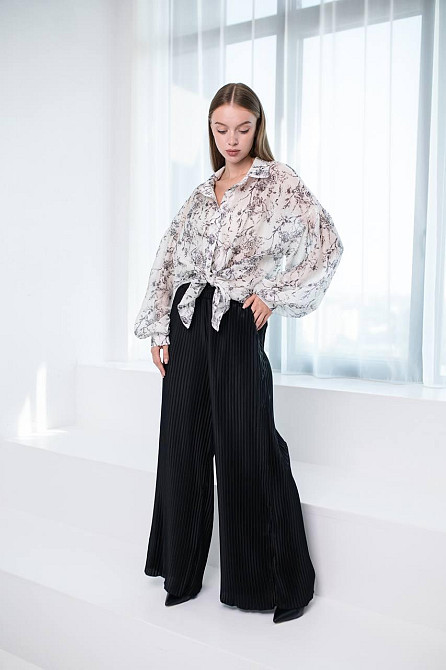 Женский романтичный костюм двойка: рубашка и плиссированные брюки дабл шелк армани + тенсел Черный Одесса - изображение 1